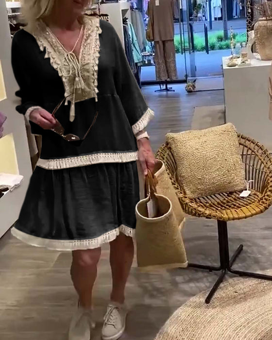Freizeitkleid aus Spitze mit V-Ausschnitt und Fransen