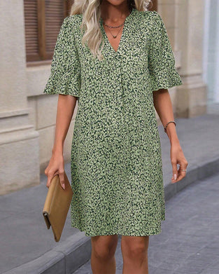 Elegantes bedrucktes Kleid mit V-Ausschnitt