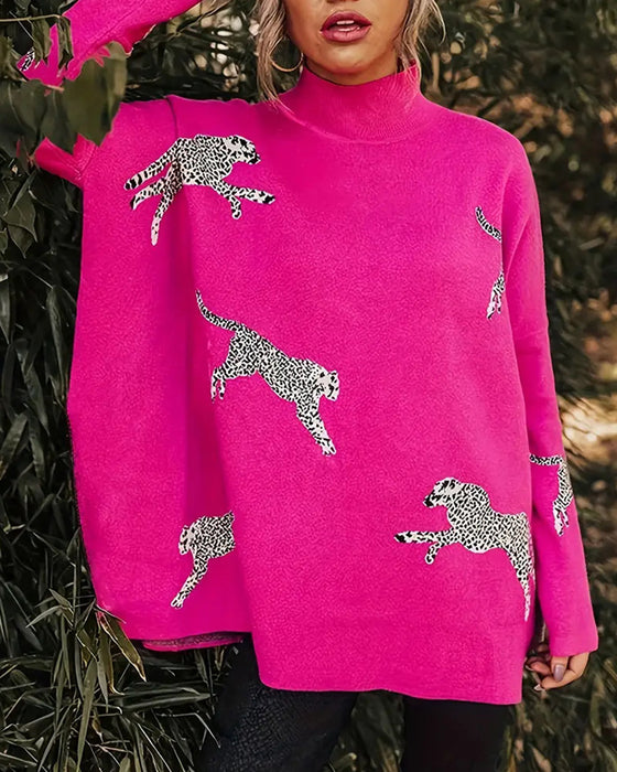 Stilvoller, lockerer pullover mit hohem kragen und leopardenmuster
