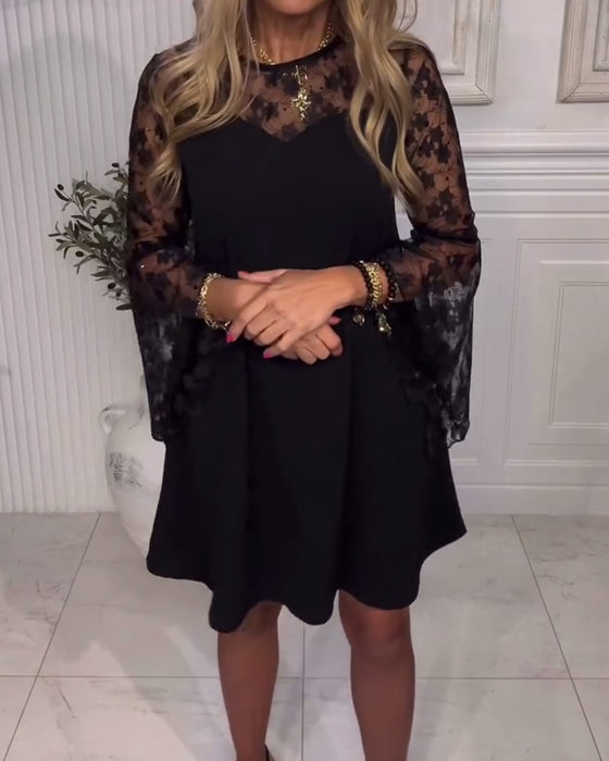 Uni-Kleid mit Glockenärmeln und Patchwork-Details