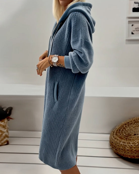 Kleid aus Fleece mit Waffelmuster mit Kapuze
