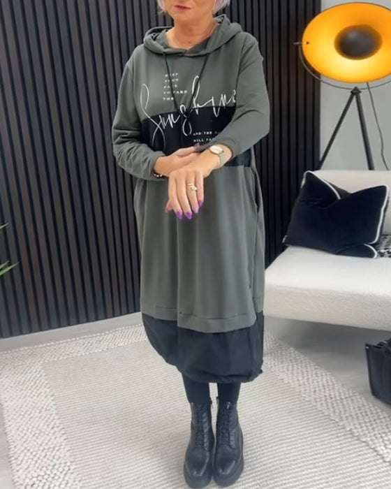 Lässiges kleid mit kapuze und buchstaben-print in farbblock-optik