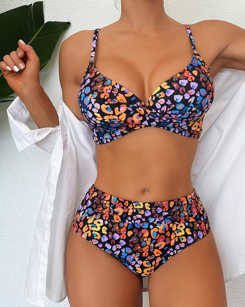 Modischer zweiteiliger Bikini mit Blumenmuster