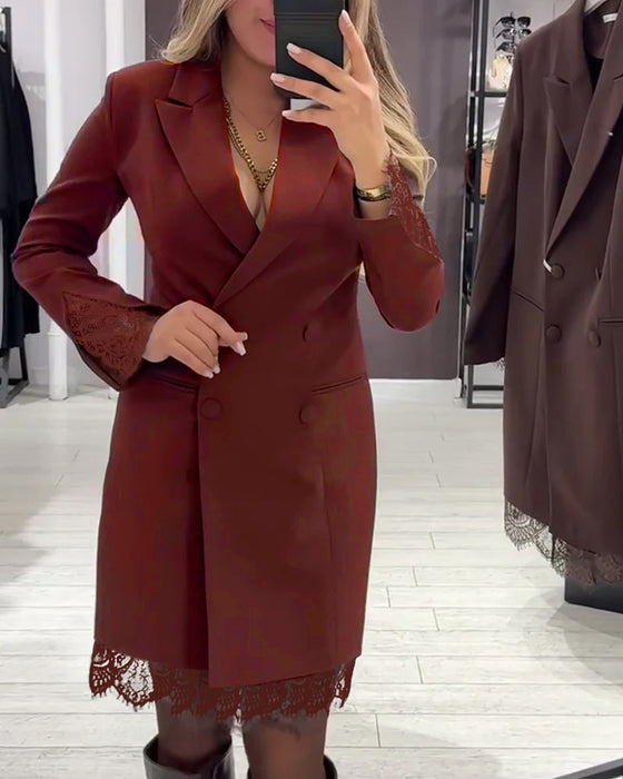 Kleid mit V-Ausschnitt und Einsätzen für die Arbeit