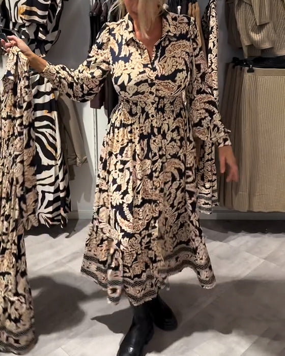 Modisches Kleid Mit Kragen Und Print
