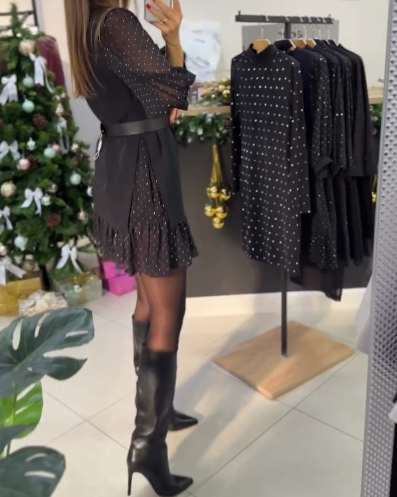 Stilvolles Kleid mit V-Ausschnitt und Patchwork