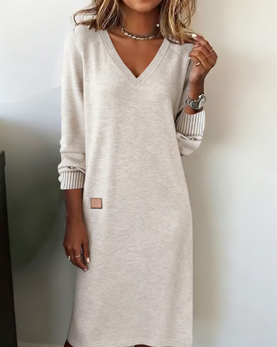 Strickkleid V-Ausschnitt stilvoll