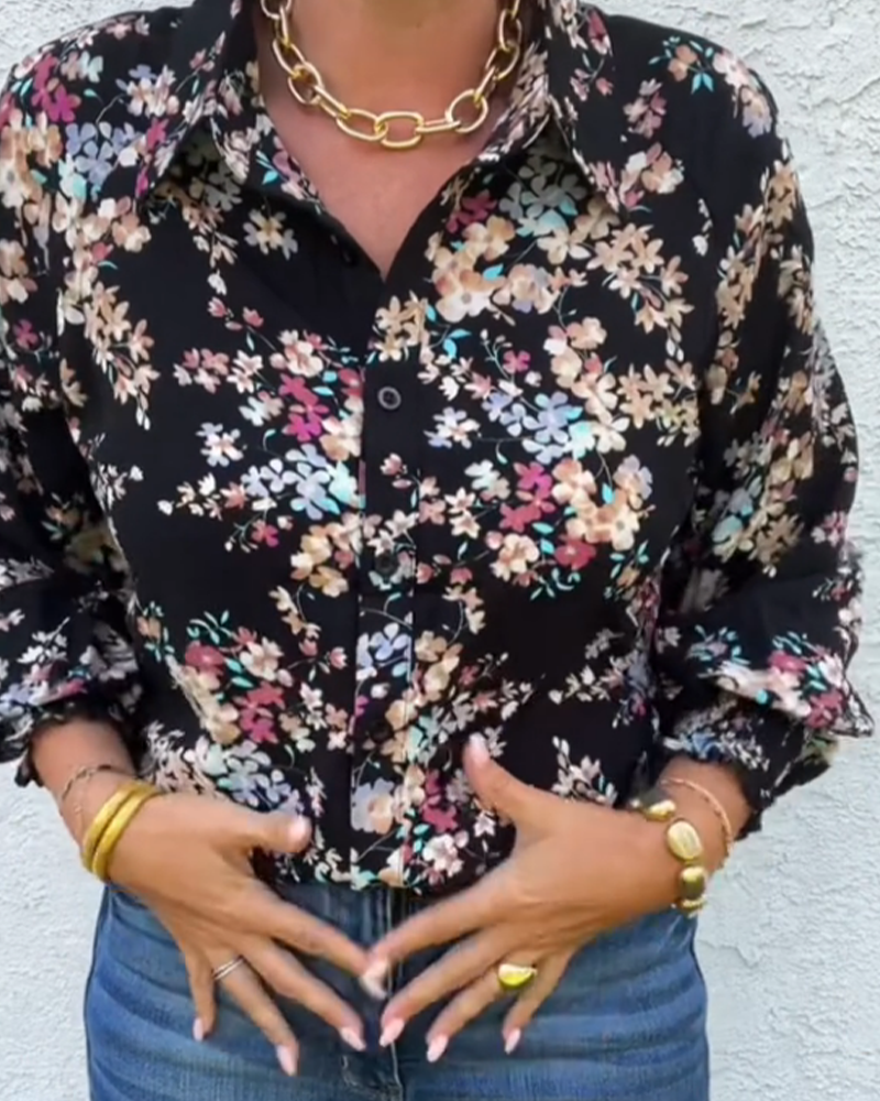 Bluse Mit Retro Knopf Details Und Kleine Florale Drucke