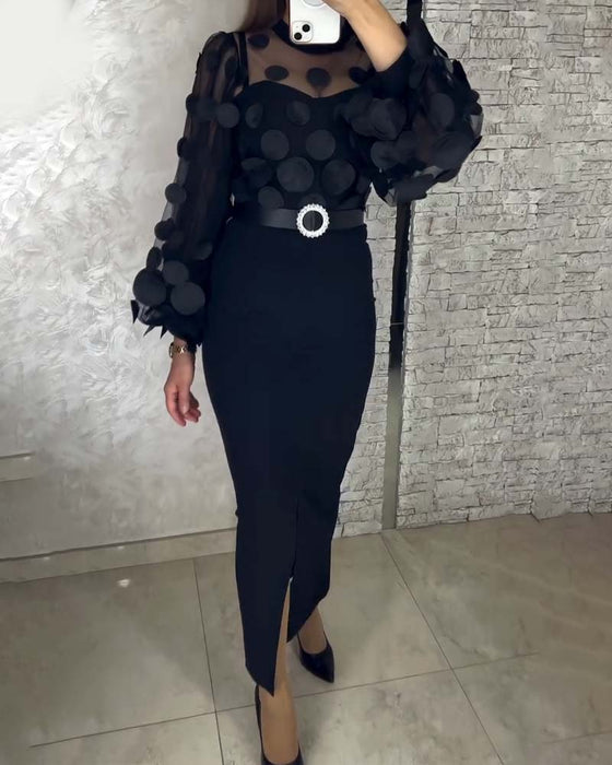 Figurbetontes Kleid im französischen Stil mit Puffärmeln