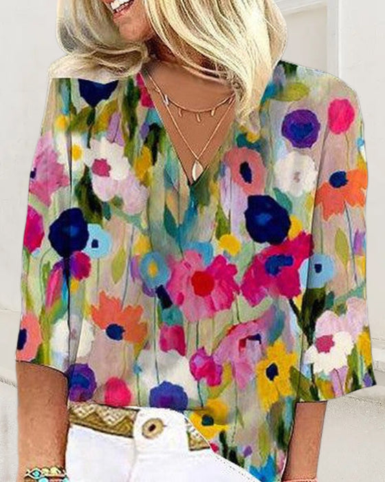Freizeitbluse mit buntem blumendruck, v-ausschnitt und dreiviertelärmeln