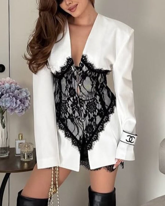 Mantel Mit Spitzen-Panel-Detail Und Eleganter Stimmung