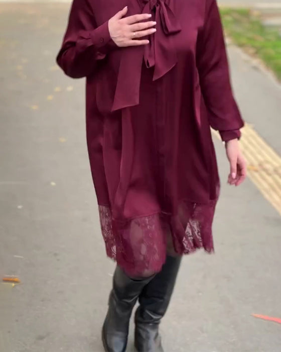 Locker Sitzendes Kleid Mit Spitzendetails