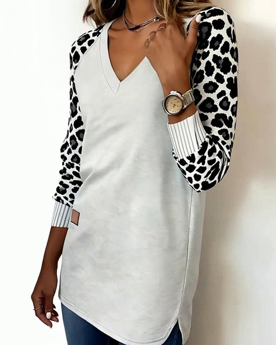 Midilange Sweatshirt mit V-Ausschnitt und Leopardenprint