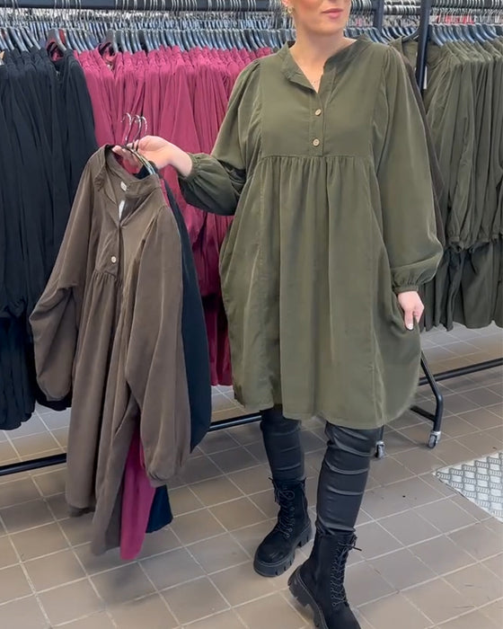 Geknöpftes Kleid mit V-Ausschnitt und langen Ärmeln