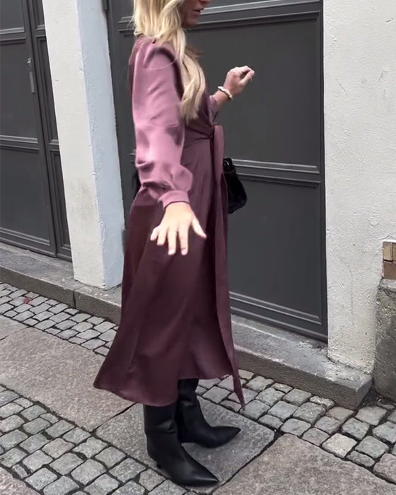 Elegantes Uni-Kleid mit V-Ausschnitt