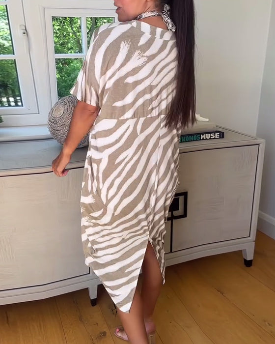 Kleid Mit V-Ausschnitt Und Kurzen Ärmeln