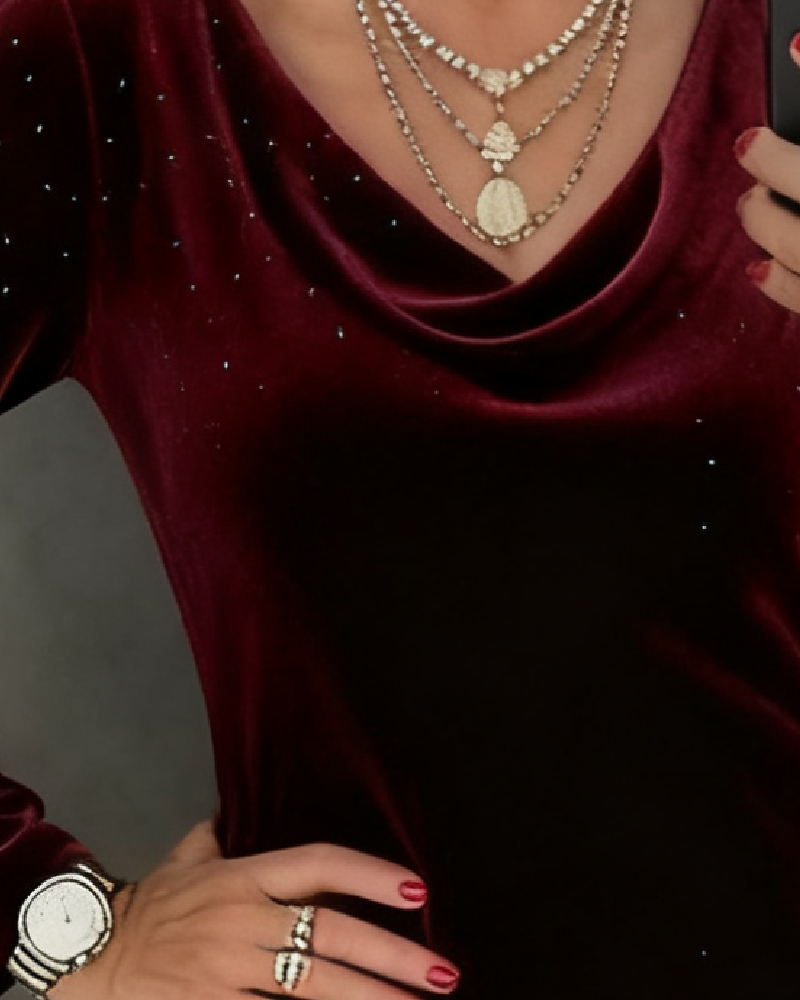 Kleid mit feinem Schimmer und gerader Silhouette