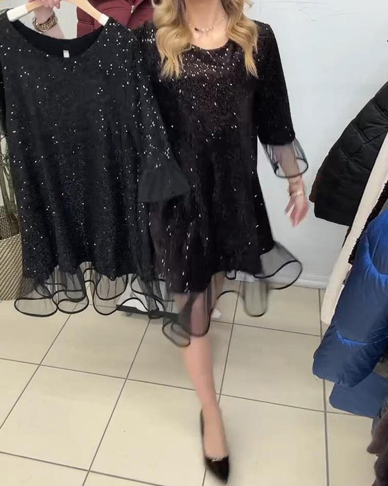 Modisches Kleid mit Schirmärmeln und Pailletten