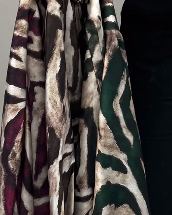 Lässige bluse mit rundhalsausschnitt und laternenärmeln im zebra-print