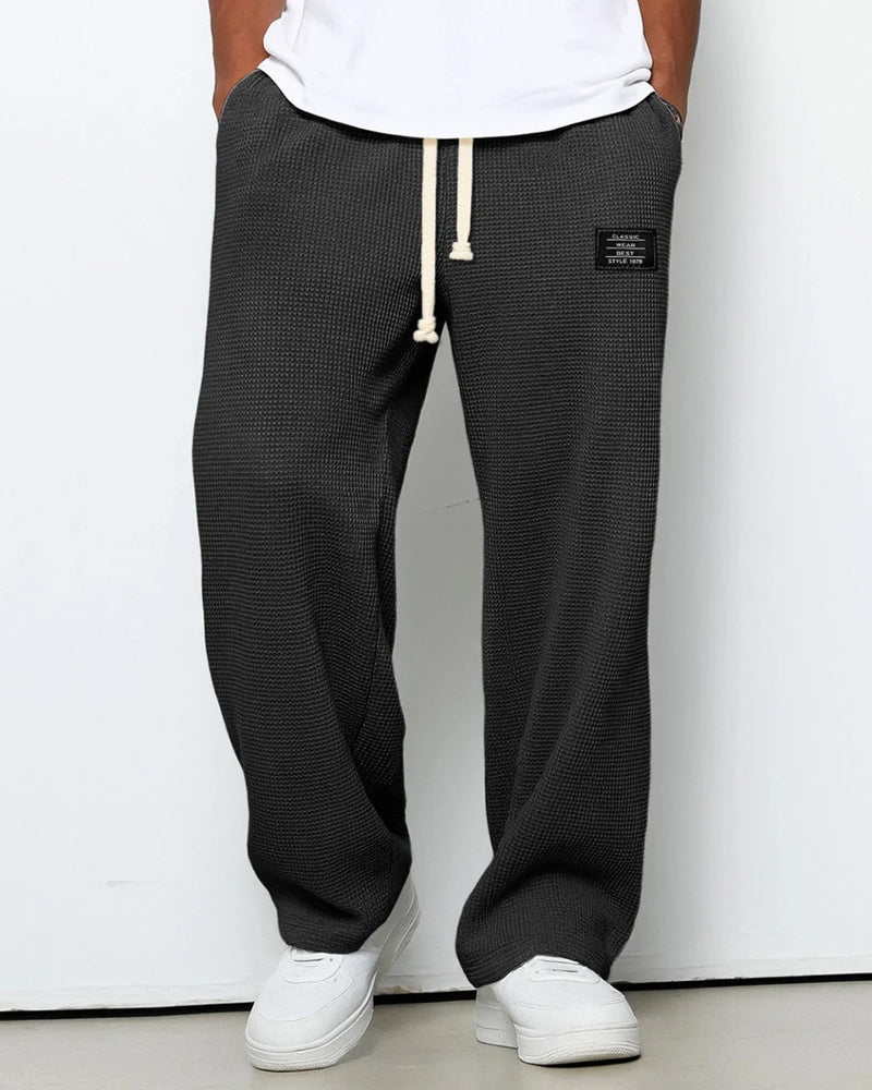 Bequeme weite Herrenhose mit verstellbarem Bund