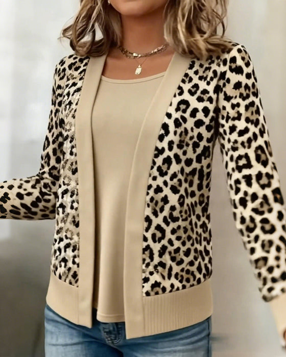 Top mit Fake-Zweiteiler-Optik und Leopardenprint