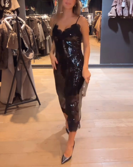 Anspruchsvolles Abendkleid mit Spaghetti-Trägern