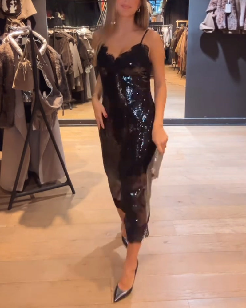 Anspruchsvolles Abendkleid mit Spaghetti-Trägern