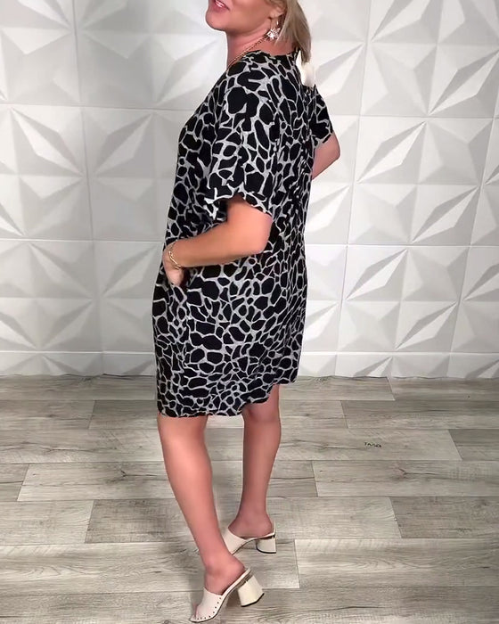Lässiges Kleid mit Rundhalsausschnitt und Print