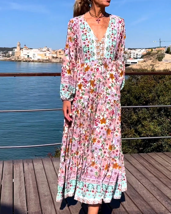 Kleid mit Blumendruck und V-Ausschnitt