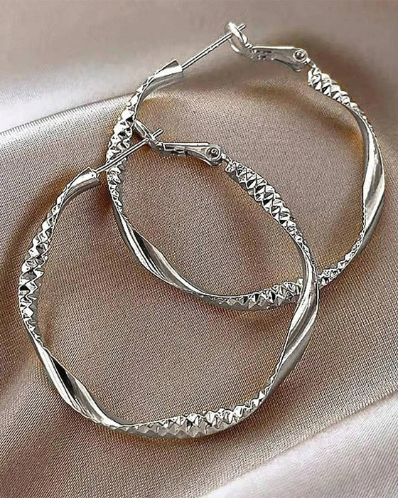 Minimalistisch Unregelmäßig Gedrehter Ring Ohrringe Elegant Texturiertes Design