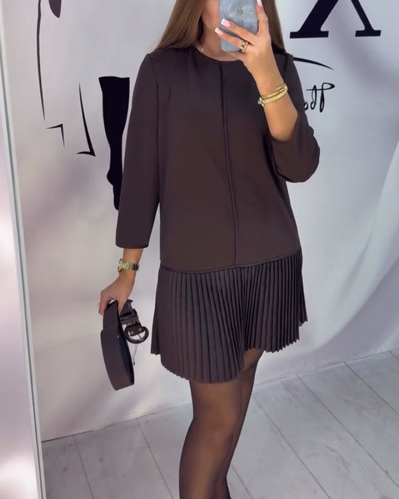 Kleid mit Dreiviertelärmeln und Akkordeonfalten