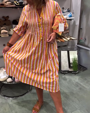 Kleid mit Wellenmuster