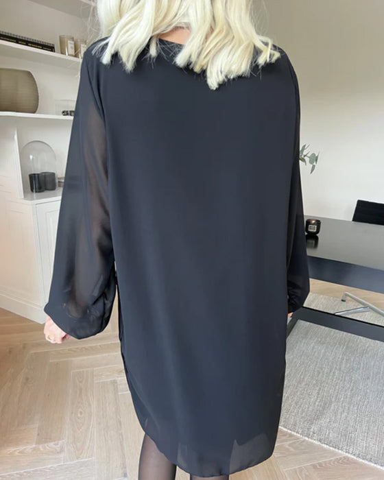 Kleid mit Falten und Rundhalsausschnitt