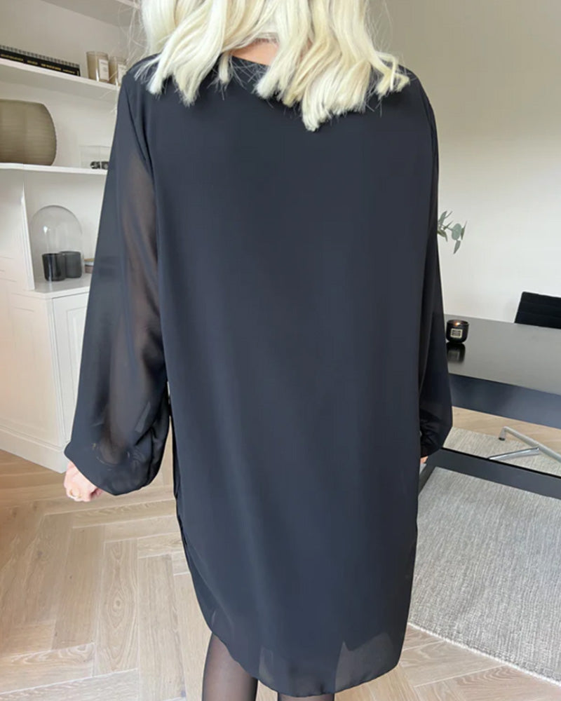 Kleid mit Falten und Rundhalsausschnitt