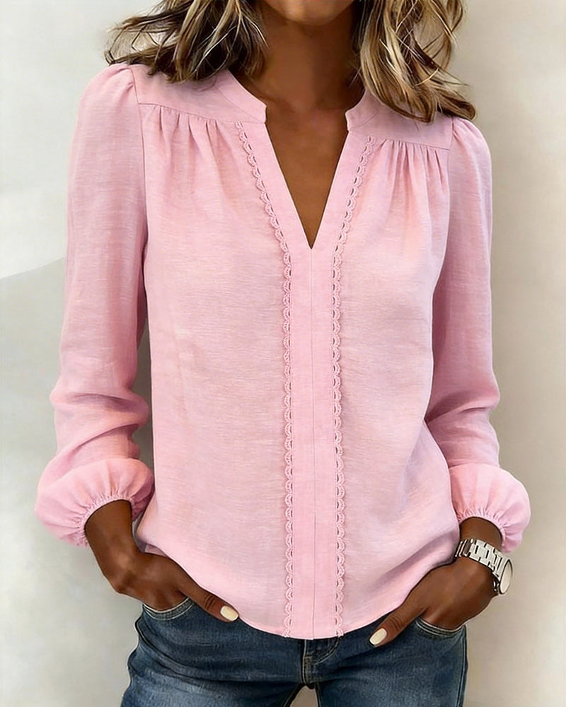 Einfarbiges Oberteil mit V-Ausschnitt und Patchwork-Detail