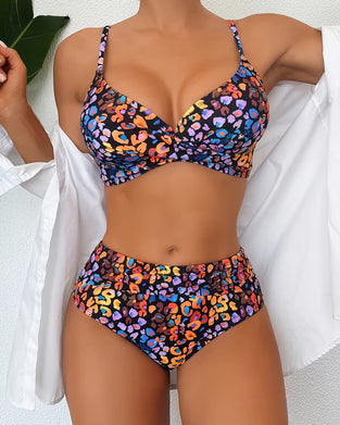 Modischer zweiteiliger Bikini mit Blumenmuster
