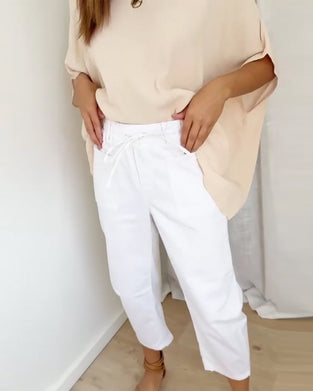 Jeans mit Taschen und verkürzter Länge