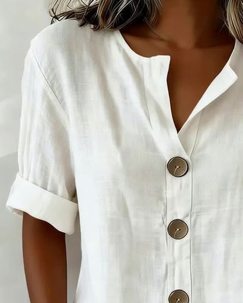 Lockere Bluse Mit Kurzen Ärmeln Und Großen Knöpfen