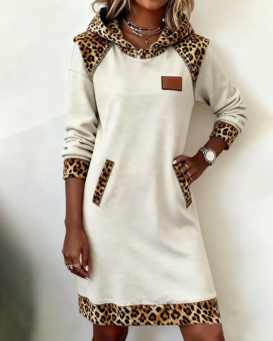 Lässiges Kleid mit Kapuze und Leoparden-Einsatz