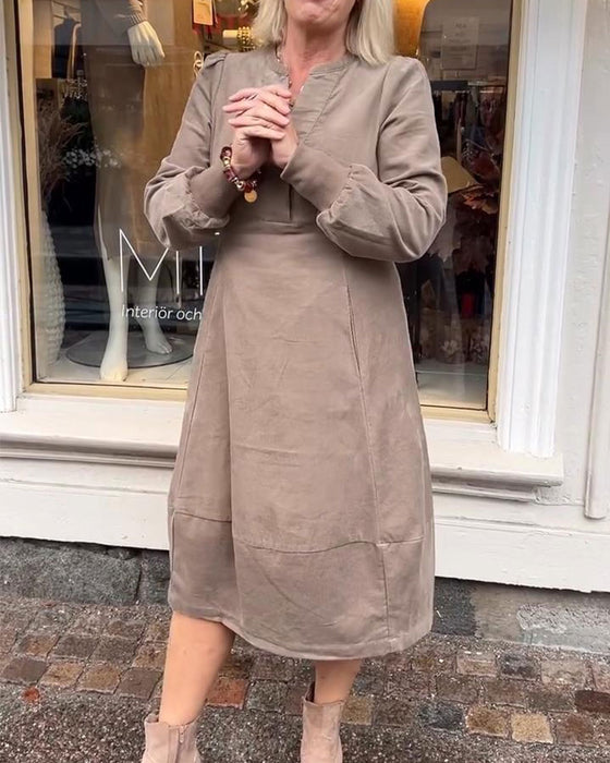 Lässiges Retro-Kleid mit langen Ärmeln