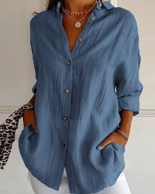 Lässiges, einfarbiges langarmhemd mit v-ausschnitt und knopfleiste