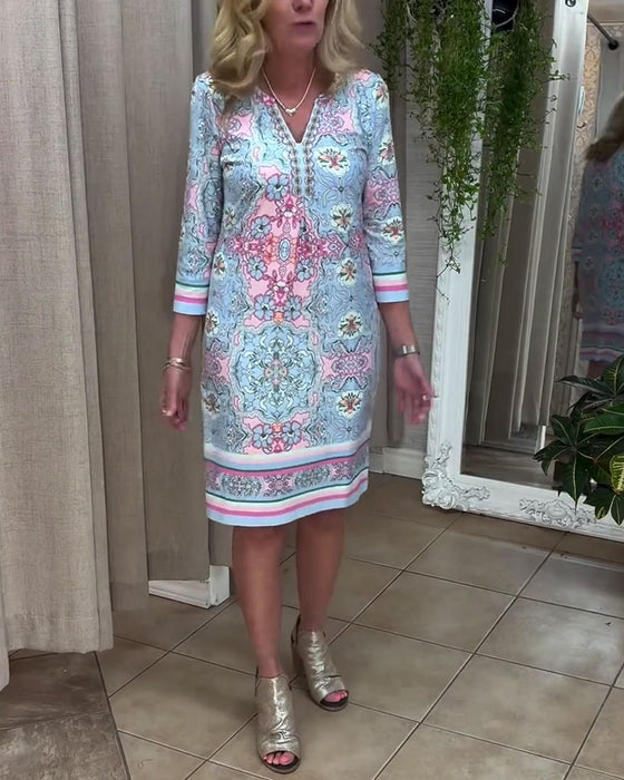 Kleid mit V-Ausschnitt und Druck gerade geschnitten