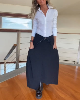 Modischer, einfarbiger rock mit reißverschluss und tasche