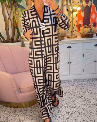 Kleid mit geometrischem Print und V-Ausschnitt