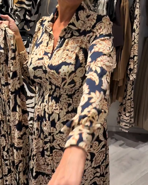 Modisches Kleid Mit Kragen Und Print