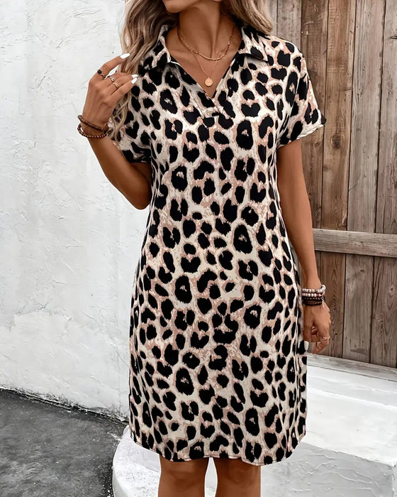 Figurbetontes Kleid Mit Leopardenmuster Und Reverskragen