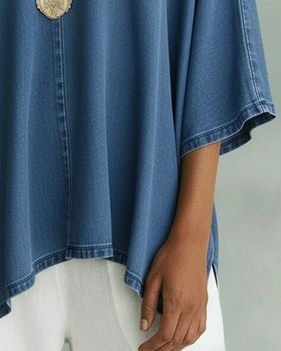 Bluse mit asymmetrischem V-Ausschnitt aus lockerem Denim