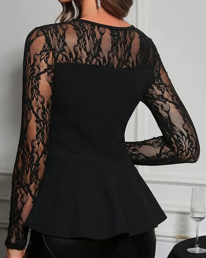 Modisches T-Shirt mit Patchwork-Spitze und schmaler Passform