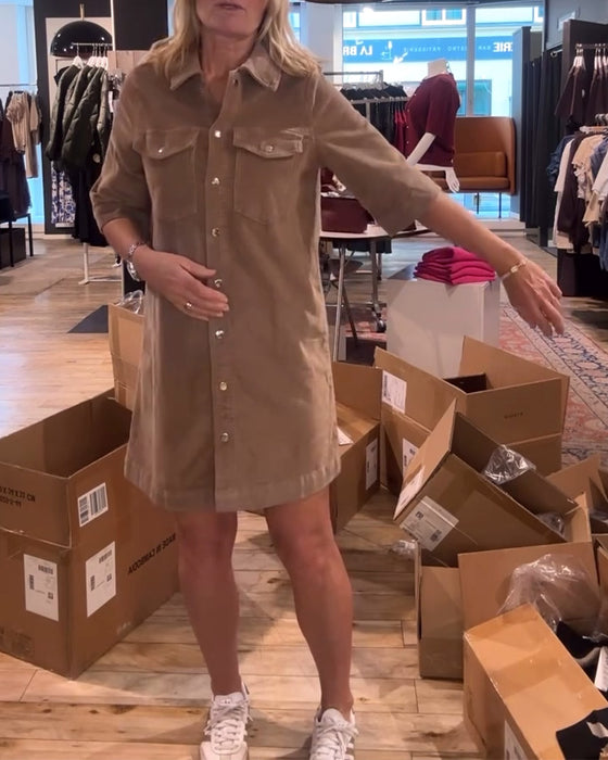 Kleid Mit Halben Ärmeln In Unifarbe