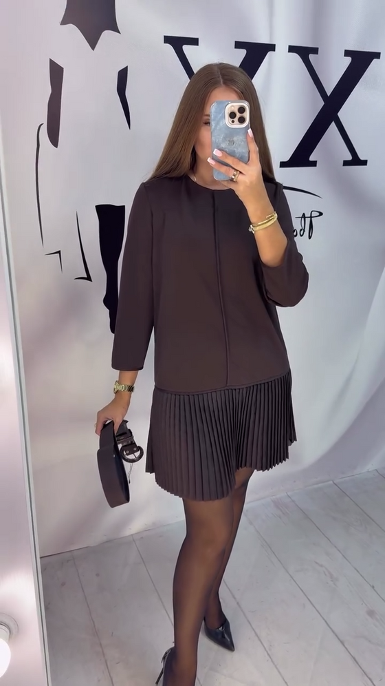 Kleid mit Dreiviertelärmeln und Akkordeonfalten